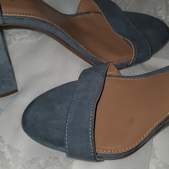 Heels - Picture 6 of 7